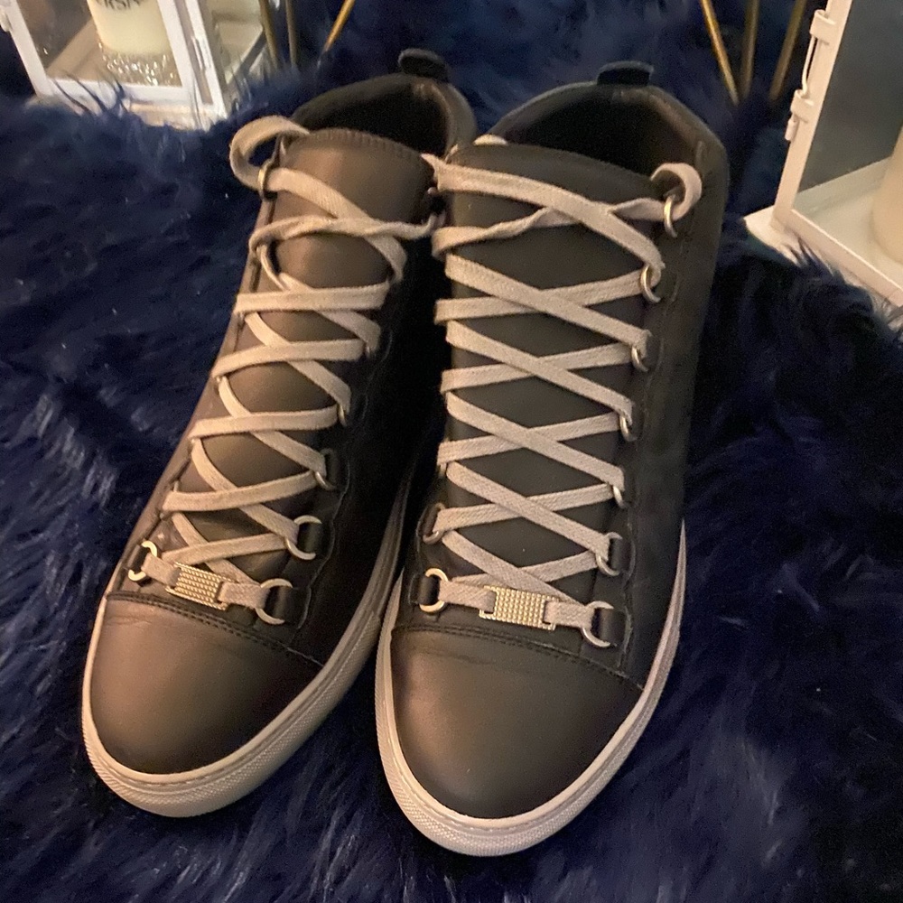 Great Condition Mens Designer With sneakerBagOnly
